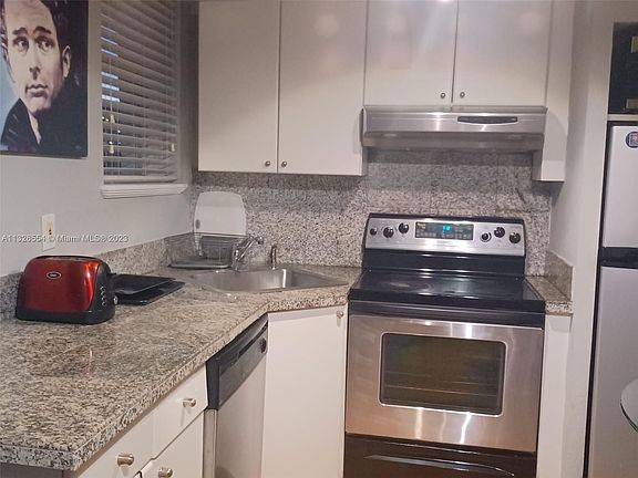 4th image of 1027 Pennsylvania Ave APT 304