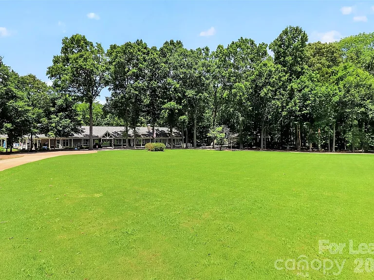 9704 Saddle Ave — Photo 35