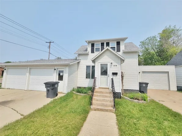 218 4th St SW, Rugby, ND 58368