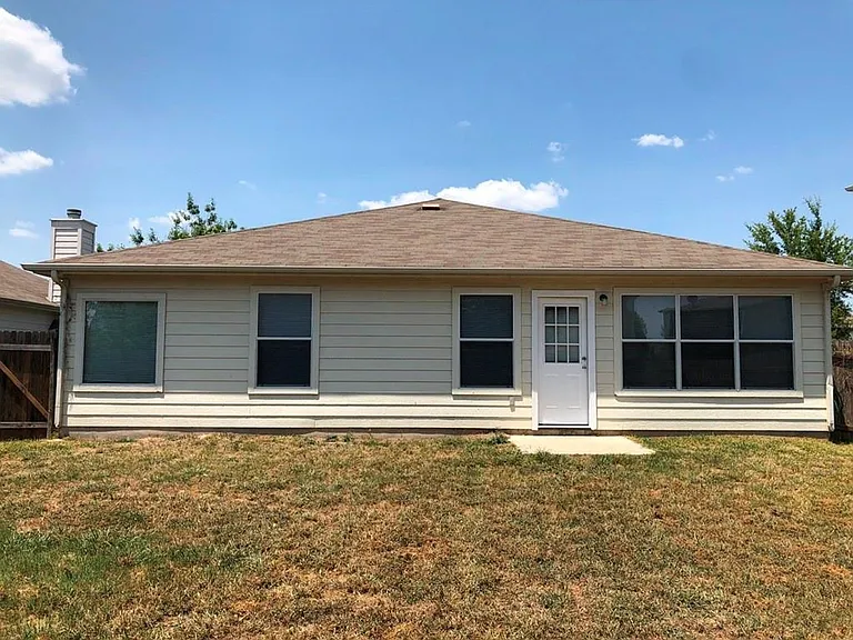 376 Spruce Dr — Photo 21