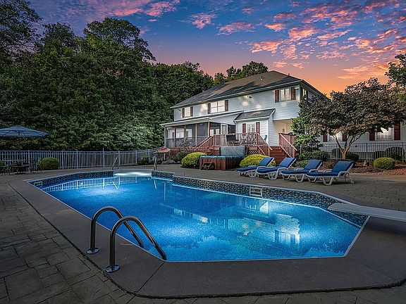 4th image of 14 Arcadia Dr