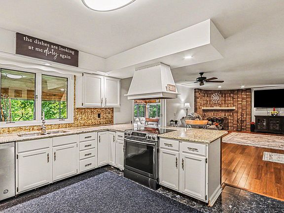 4th image of 38 Clubhouse Ct