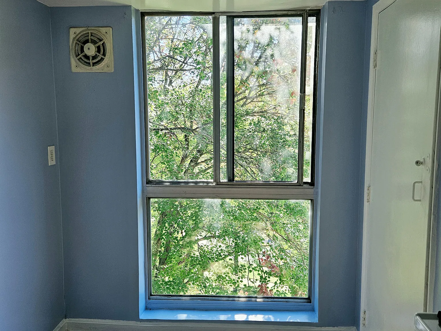 2 bed, 1.5 bath, 1050 sqft, $2,050 — Photo 3