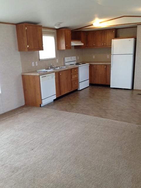 2nd image of 118 Stonewood Valley Ln