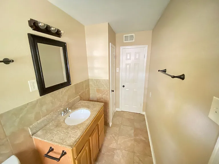 3818 Ladue St — Photo 8