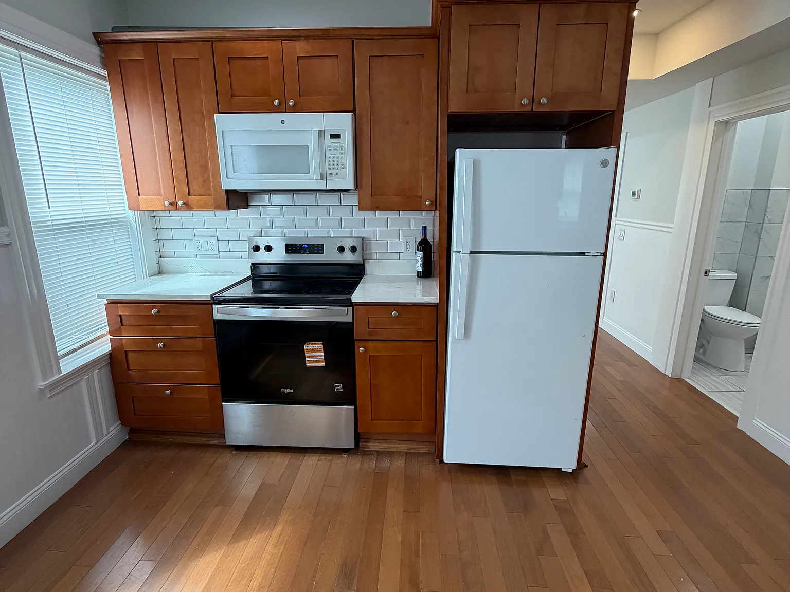 3 bed, 1050 sqft, $3,000 — Photo 2