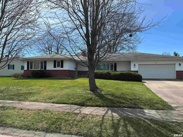 9 Clover Dr, Jacksonville, IL 62650