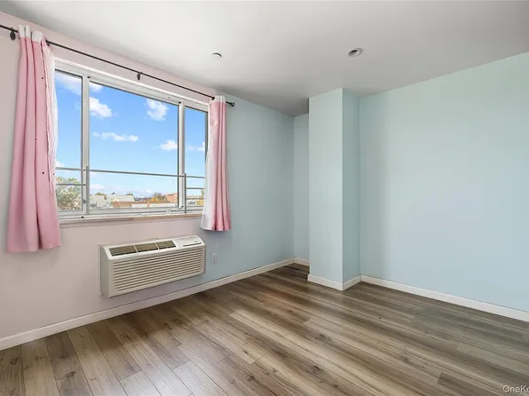 106-07 Northern Boulevard image 9 of 18