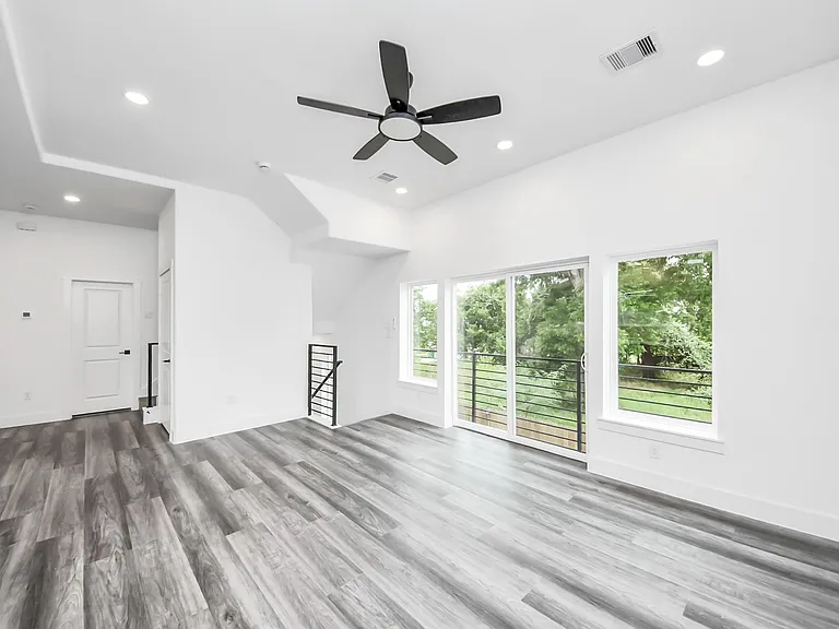 2709 Dennis St — Photo 13