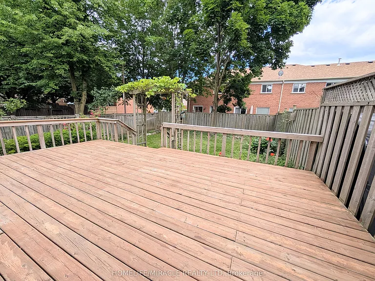 19 Wallace Dr — Photo 27