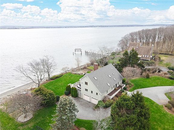 2nd image of 54 Oliver Hazard Perry Rd