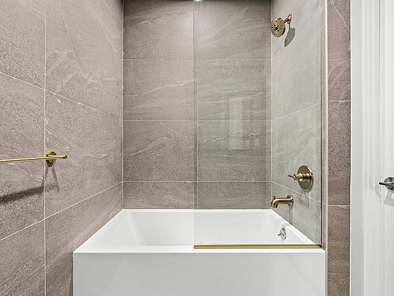 5th image of 526 Baltic St #3C