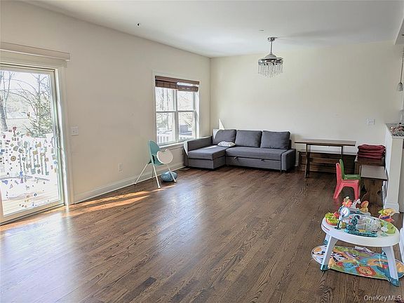 2nd image of 304 Boulder Ridge Rd