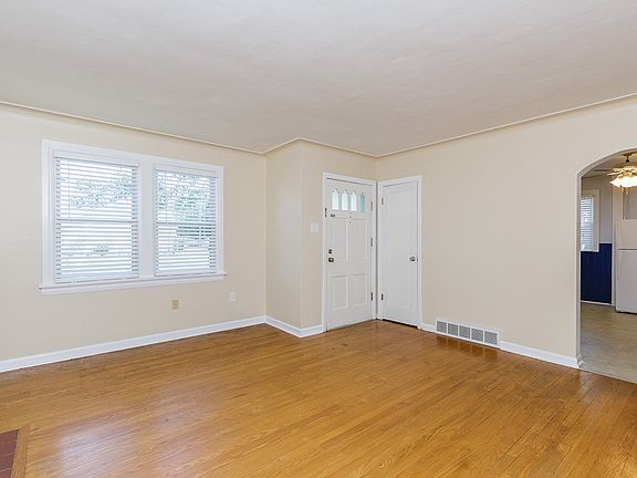 4th image of 1160 Saint Catherine St