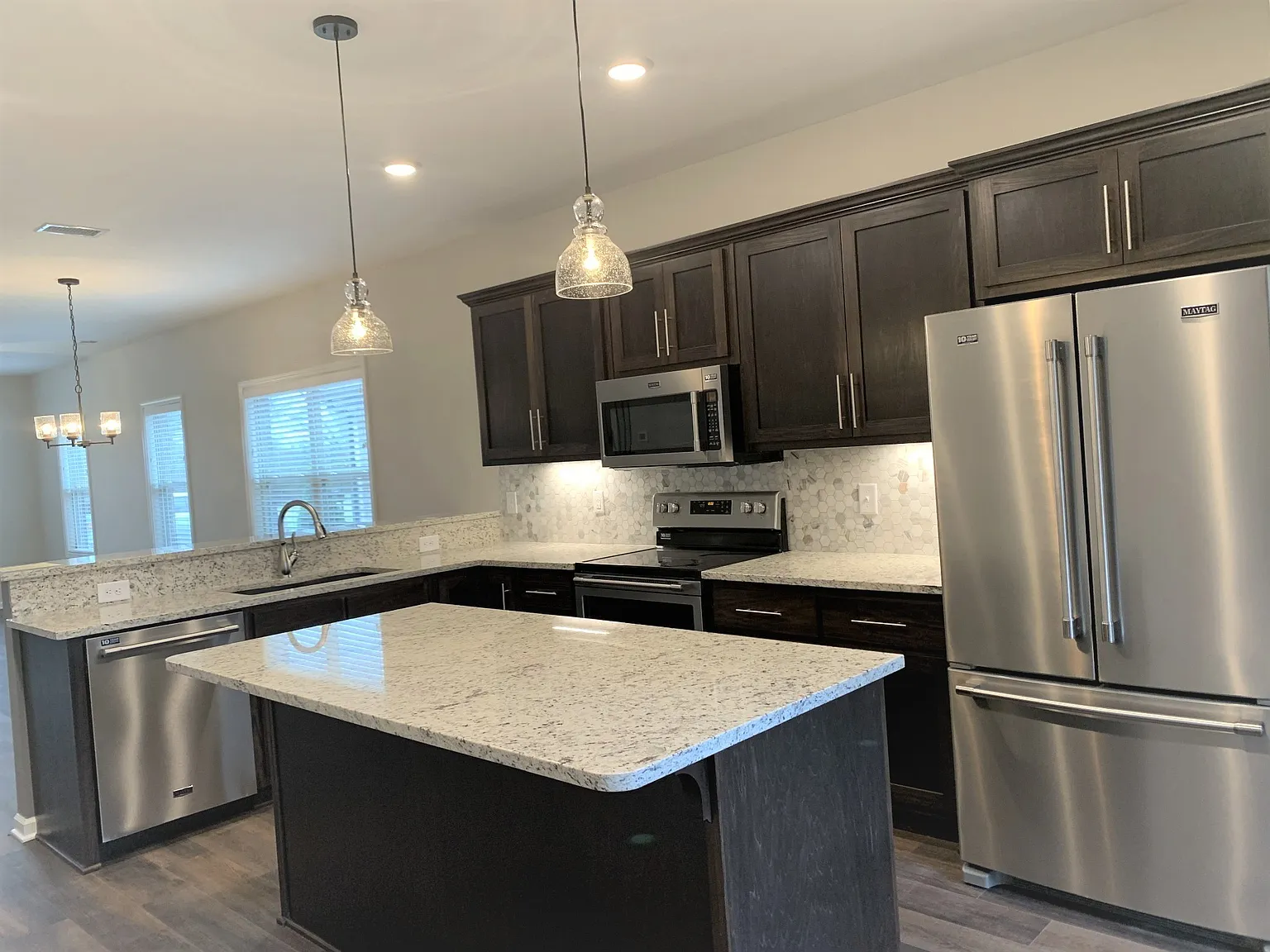 3 bed, 2.5 bath, 2040 sqft, $2,400 — Photo 1