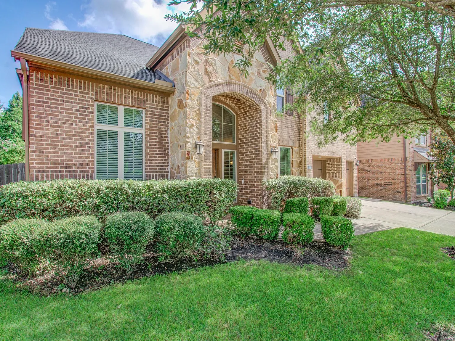 4 bed, 4.0 bath, 3817 sqft, $3,800 — Photo 2