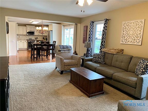 5th image of 10393 White Oak Dr