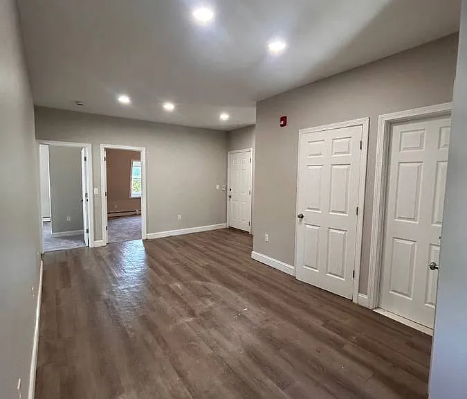 575 Broad St #3 — Photo 6