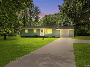 5116 Wakefield Rd, Grand Blanc, MI 48439