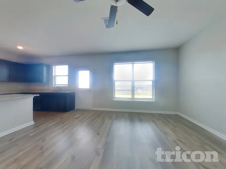227 Drifter Dr — Photo 2