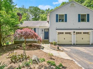 321 Papurah Rd, Fairfield, CT 06825