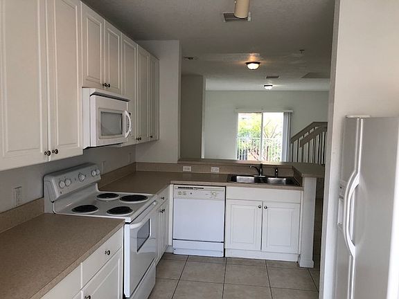 4th image of 1826 NE 5th St #1405