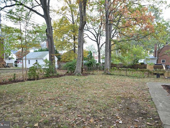 3rd image of 4747 Arlington Blvd