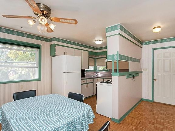 5th image of 2228 Glenwood Dr NW