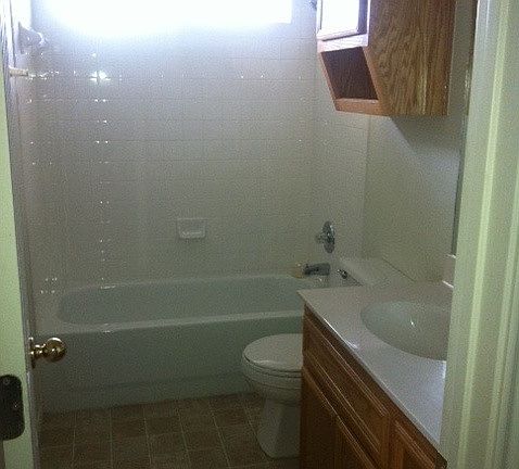3rd image of 695 Lakeview Dr