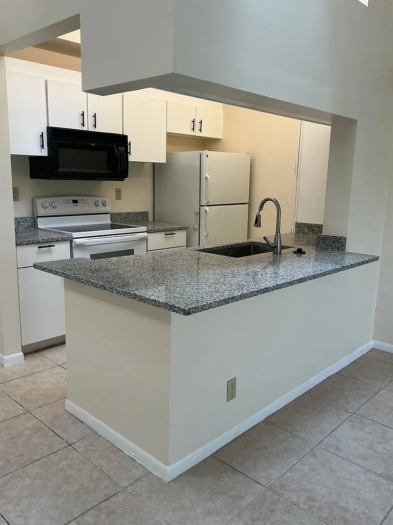 2/2 Condo In The Desirable Riverfront Gated Community Of Anchorage Cove. — Photo 2