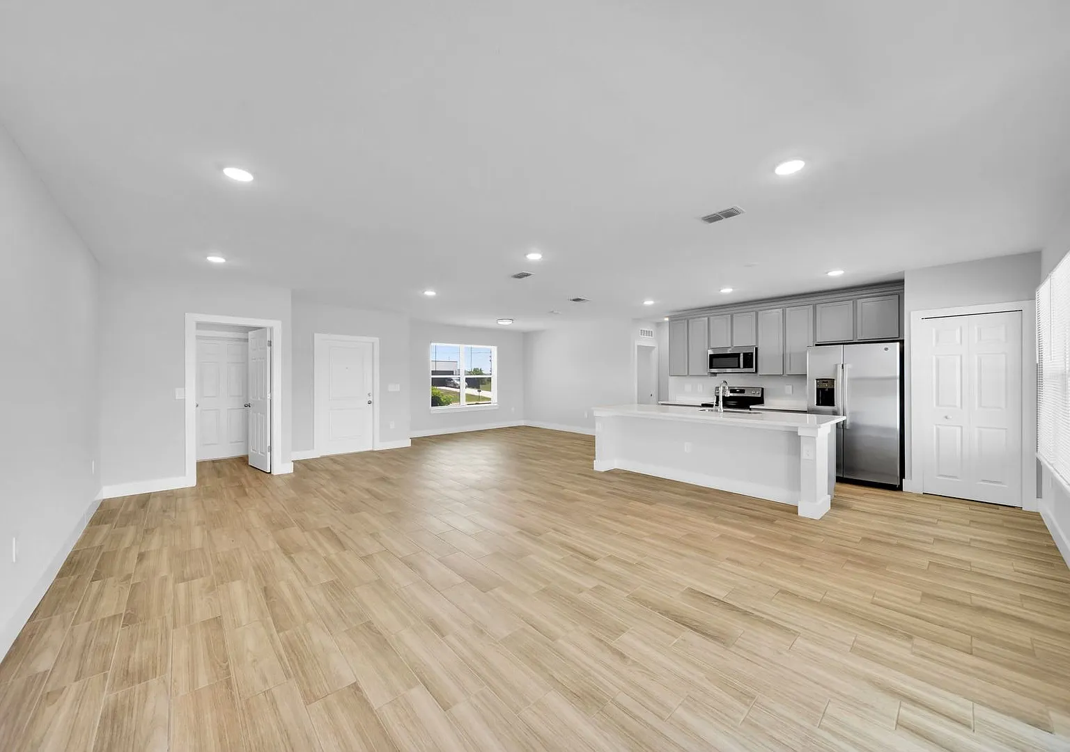Single Family House Available For Rent Now Zip Code 33993 — Photo 3