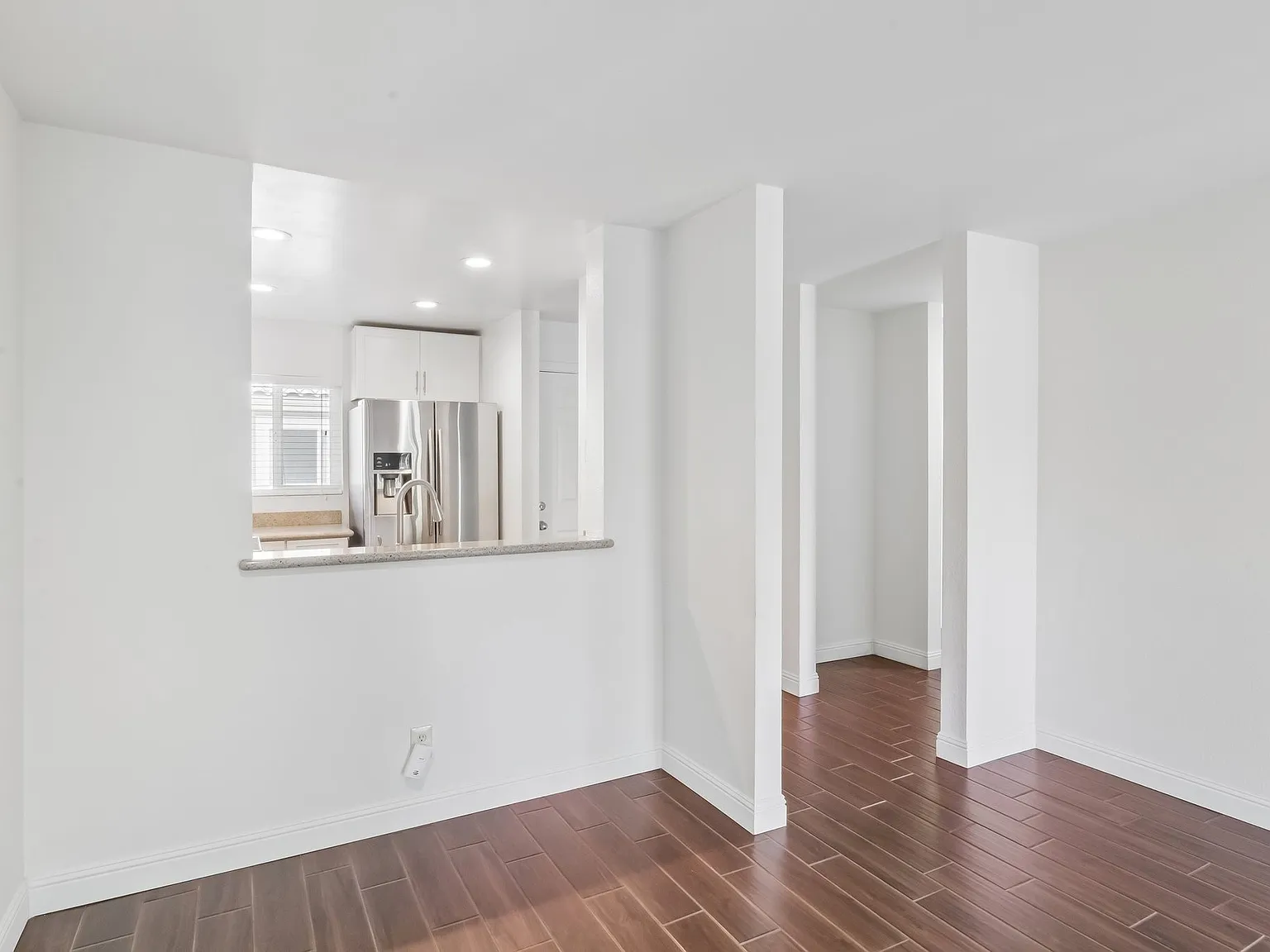 2 bed, 934 sqft, $3,700 — Photo 2
