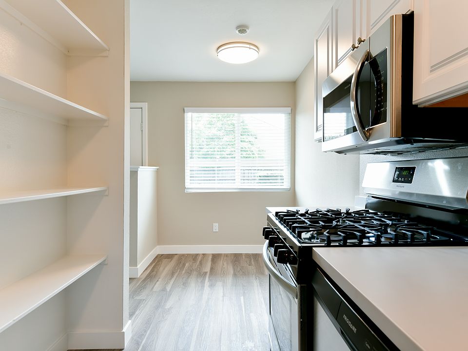 1bed x1bath Kitchen Area