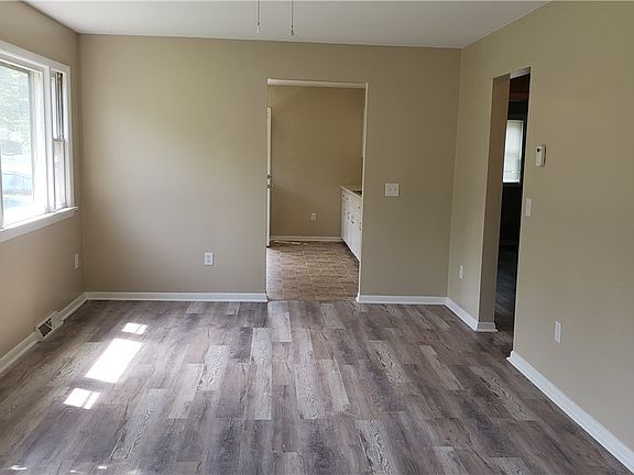 4th image of 124 Thomas Dr