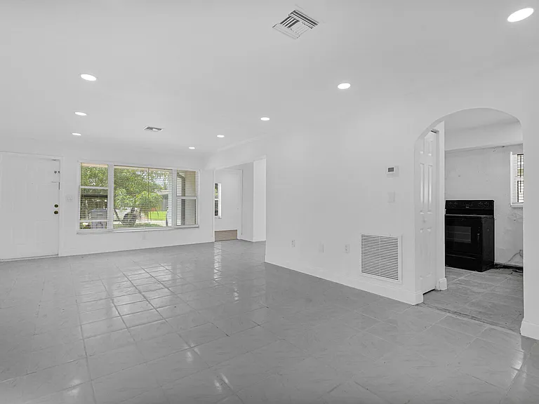 6621 Perry St — Photo 5