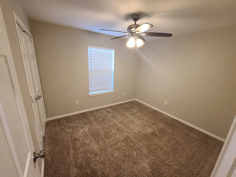 2323 Macon St — Photo 8