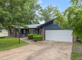 1722 Roth Hill Dr, Maryland Heights, MO 63043