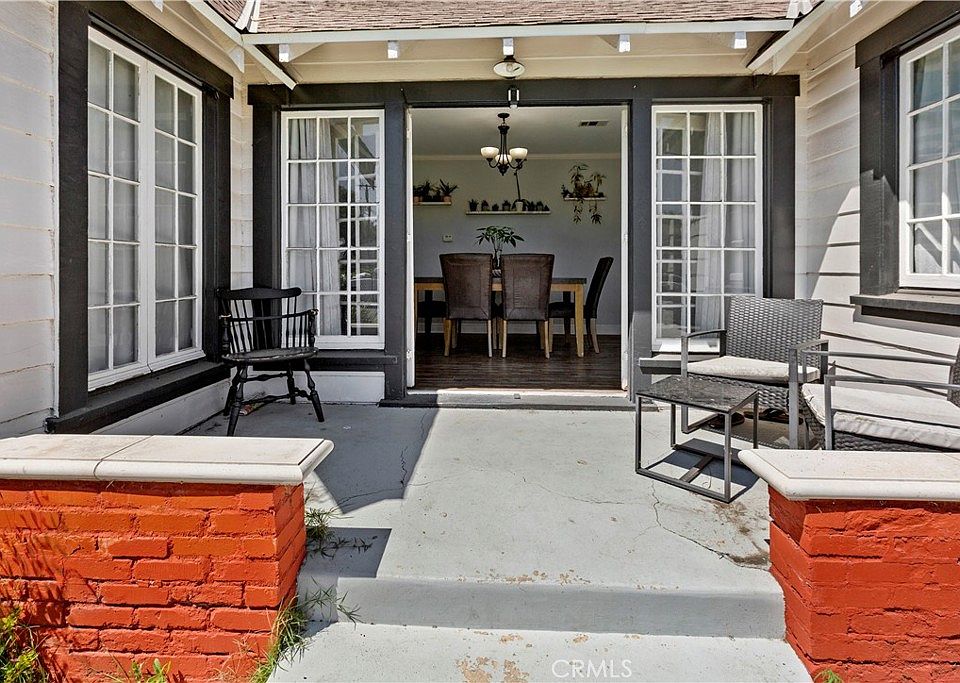2nd image of 10736 La Reina Ave