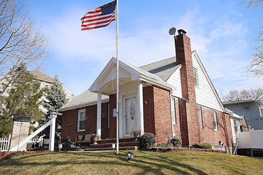 1st image of 165 Bancroft Ave
