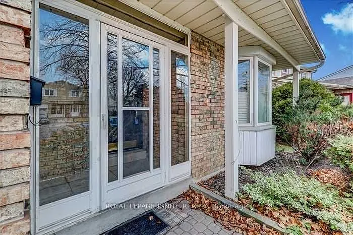 23 Longbow Sq — Photo 2