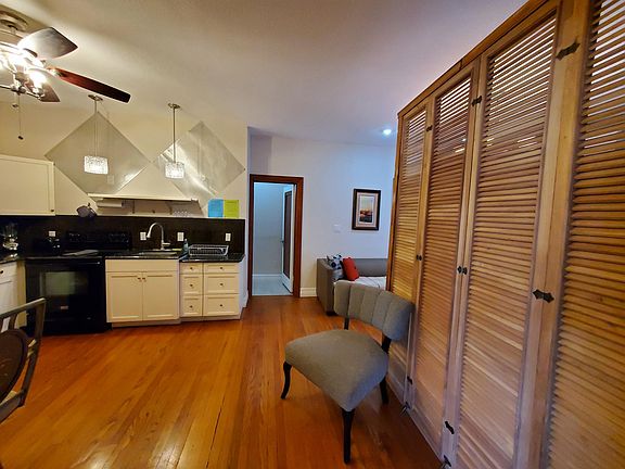 3rd image of 809 4th Ave N #1
