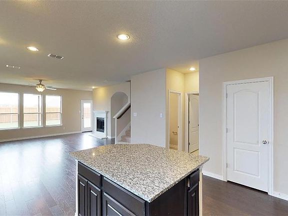 4th image of 2812 Mesquite Ave