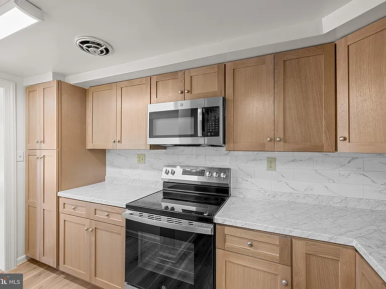605 H St SW — Photo 17