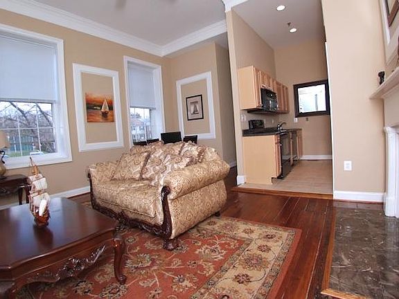 4th image of 194 E Lee St APT 2D