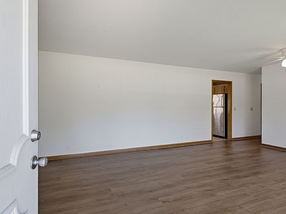 4th image of 202 Derby Ln