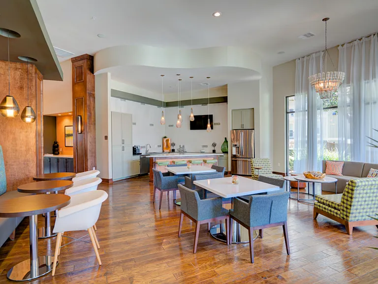 Thirty Oaks — Photo 12