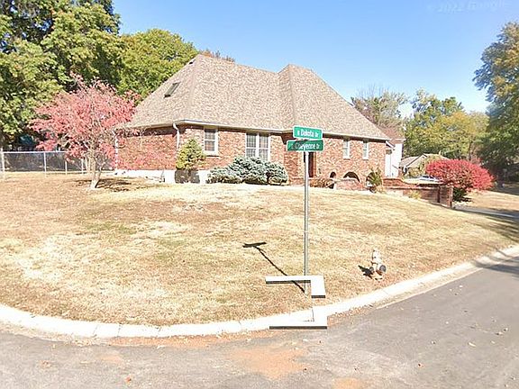 5th image of 700 N Dakota Dr