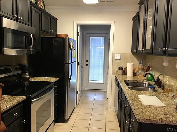 3rd image of 33 Old Tavern Cir