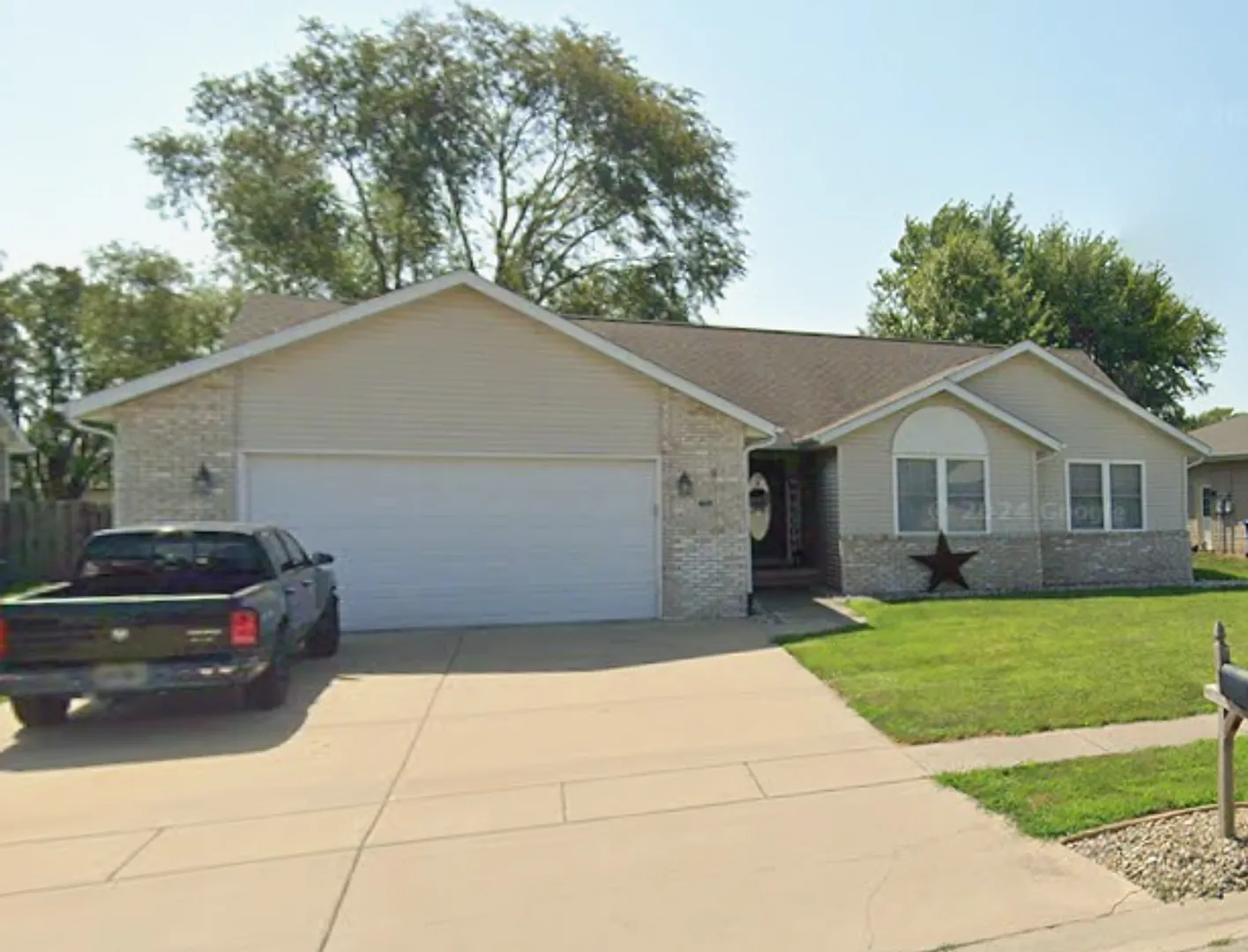 413 Dalhlia — Photo 1