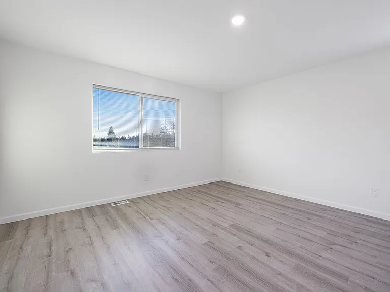 1061 Ebbets Dr SW — Photo 28